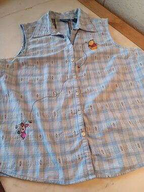 Disney Winnie the Pooh Womens XL Blue Plaid Sleeveless Button Shirt Piglet w/Bee